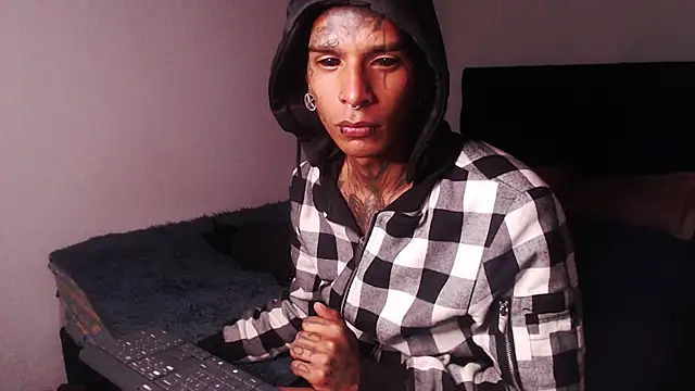 Snapshot of black_firex chatting on September 26, 1:25 am black firex online show from September 26, 1:25 am