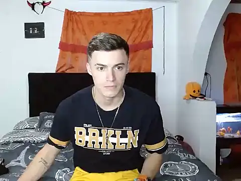 Snapshot of Ken_bigcock77 chatting on October 1, 1:09 am Ken bigcock77 online show from October 1, 1:09 am