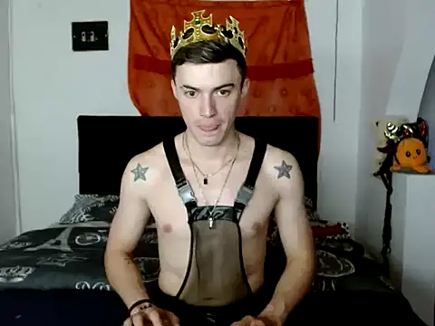 Snapshot of Ken_bigcock77 chatting on October 17, 12:58 am Ken bigcock77 online show from October 17, 12:58 am