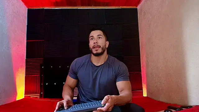 ZaneMaveric online show from July 1, 1:23 pm
