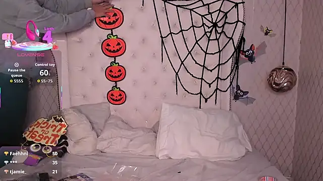 OliIverr22 online show from October 31, 12:19 pm