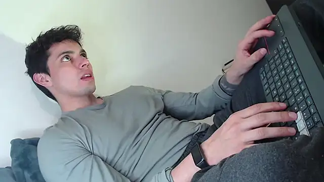 yourfavoriteboy   online show from January 9, 5:02 am