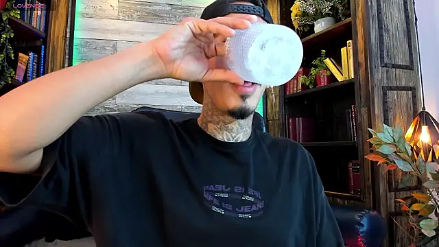 Donovan Desmond online show from March 10, 4:18 am