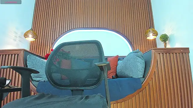 Donovan Desmond online show from November 3, 7:59 pm