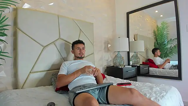 Valentiinoss online show from September 10, 11:42 am