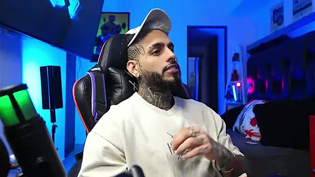 logan hugh8 online show from February 2, 3:49 am