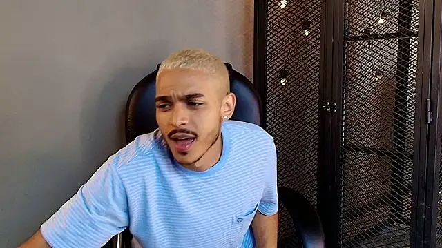 Snapshot of MarcusRain_ chatting on October 7, 3:54 am MarcusRain  online show from October 7, 3:54 am