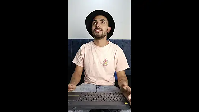 Snapshot of JuanchoAfpa chatting on October 28, 2:25 am JuanchoAfpa online show from October 28, 2:25 am