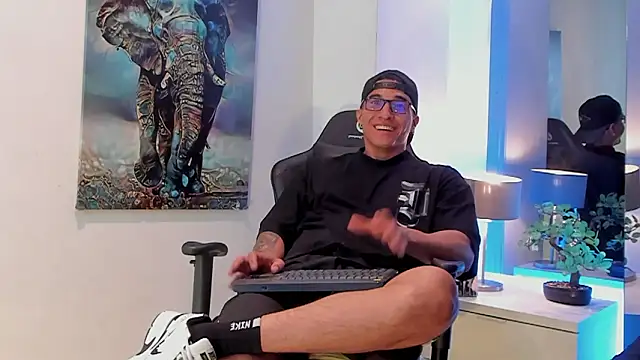 Dash Bukoski online show from February 12, 12:00 pm