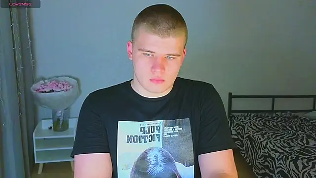 Snapshot of kittenmurr chatting on October 31, 8:34 pm kittenmurr online show from October 31, 8:34 pm