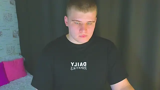 Snapshot of kittenmurr chatting on October 8, 2:54 pm kittenmurr online show from October 8, 2:54 pm