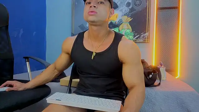 DylanGuss online show from November 20, 11:42 am