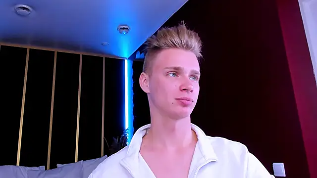 Snapshot of LawrenceMiles chatting on October 3, 11:15 am LawrenceMiles online show from October 3, 11:15 am