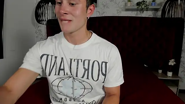 AustinJones  online show from July 7, 7:28 pm
