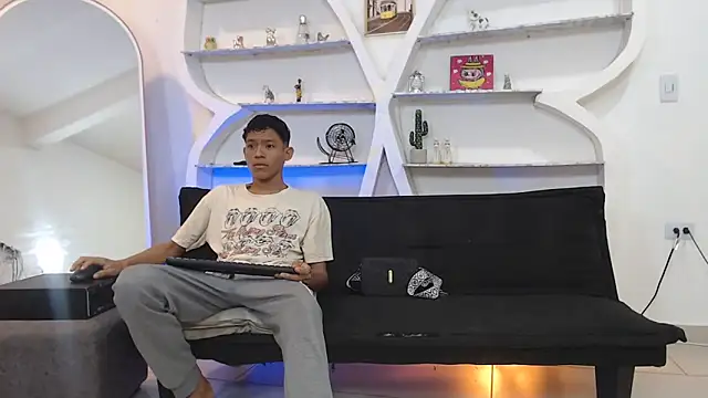 BEAUTY BOYS1 online show from November 11, 7:13 am