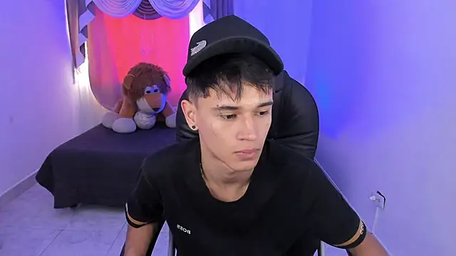 Aron Boyy online show from March 3, 8:05 pm