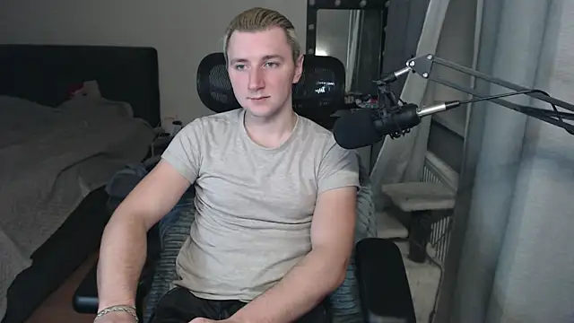 Snapshot of Elvin_Vaenight chatting on October 12, 11:43 pm Elvin Vaenight online show from October 12, 11:43 pm