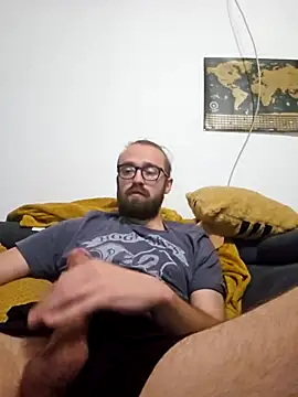 Snapshot of Loopertz chatting on October 5, 6:01 pm Loopertz online show from October 5, 6:01 pm