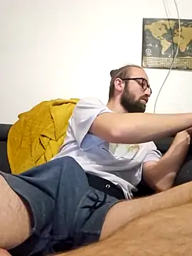 Snapshot of Loopertz chatting on September 25, 5:17 am Loopertz online show from September 25, 5:17 am