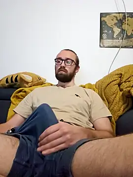 Snapshot of Loopertz chatting on October 24, 6:26 am Loopertz online show from October 24, 6:26 am