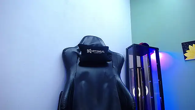 dilan hott  online show from December 4, 8:49 pm