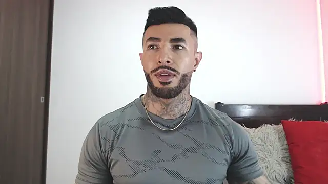 andrea de lucaa online show from March 17, 2:15 am