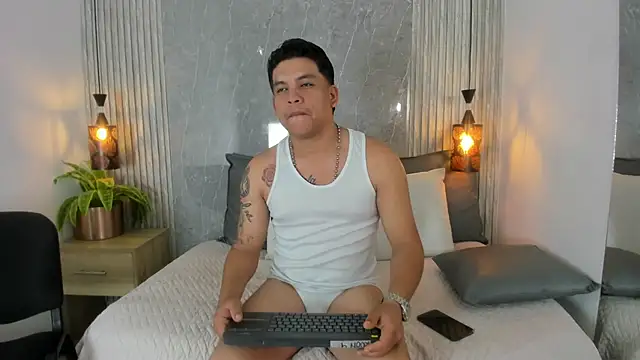 Dominic Taylor  online show from October 24, 3:30 am