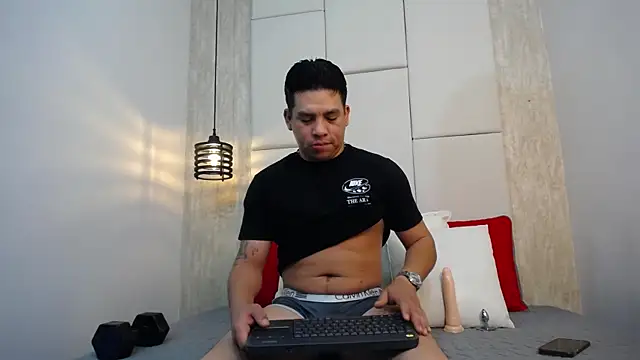 Dominic Taylor  online show from September 19, 11:54 am