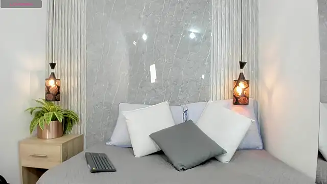 Dominic Taylor  online show from October 17, 3:10 am