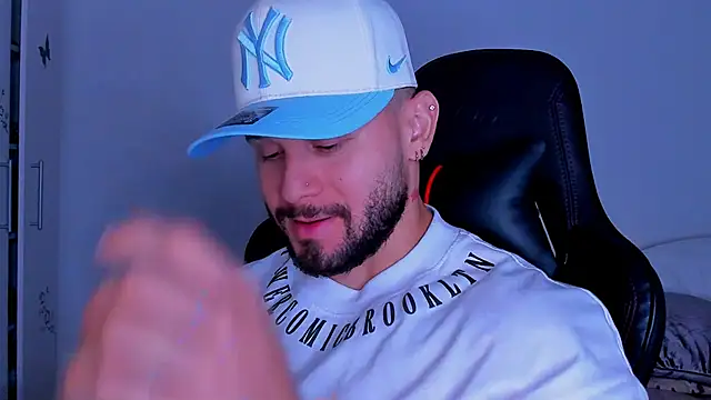 andrewcorey1 online show from September 21, 10:59 am