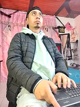 Snapshot of abnerdam01 chatting on October 23, 1:25 pm abnerdam01 online show from October 23, 1:25 pm
