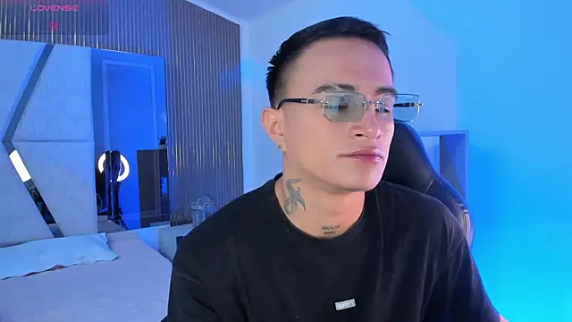 LiamDeep online show from March 1, 9:36 pm