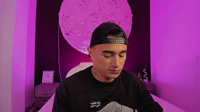 LiamDeep online show from September 15, 5:53 am