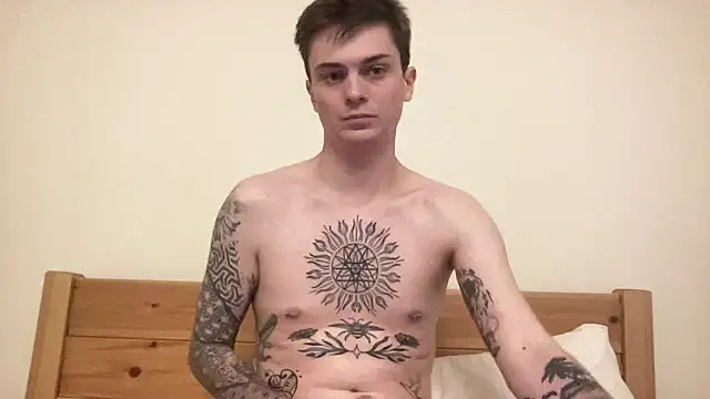 Snapshot of crilev30 chatting on October 2, 2:32 pm crilev30 online show from October 2, 2:32 pm