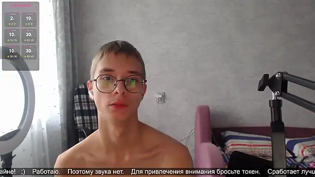 Snapshot of glasses_cat chatting on October 17, 1:26 pm glasses cat online show from October 17, 1:26 pm