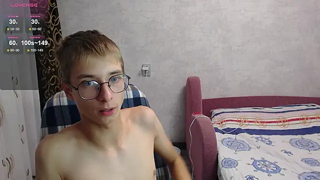 Snapshot of glasses_cat chatting on September 9, 2:55 am glasses cat online show from September 9, 2:55 am