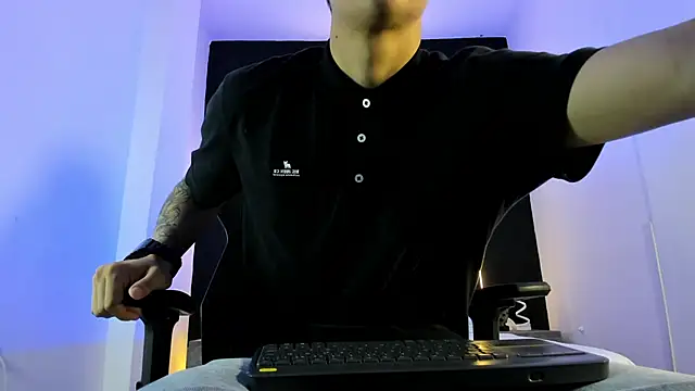 liaamsmiith  online show from November 7, 11:57 am