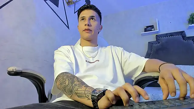 liaamsmiith  online show from November 23, 12:49 pm