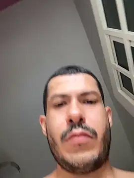 Snapshot of Darg98 chatting on October 31, 10:35 pm Darg98 online show from October 31, 10:35 pm