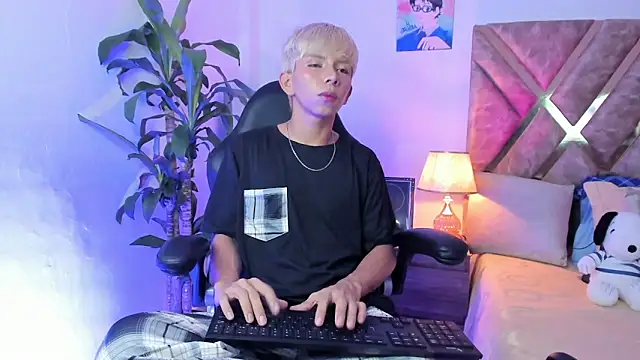 Hyunjin Son online show from February 17, 8:41 pm