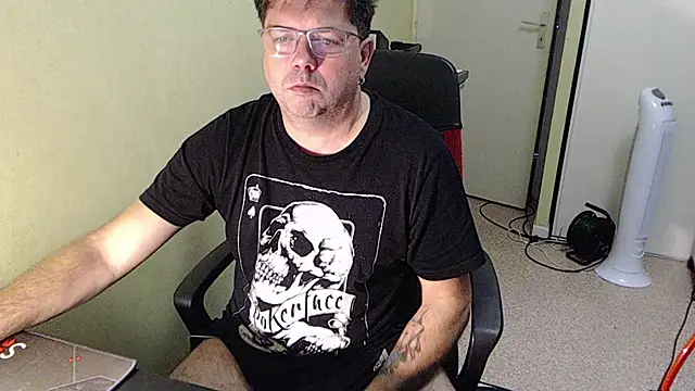 blueandwhite1 online show from November 12, 9:04 am