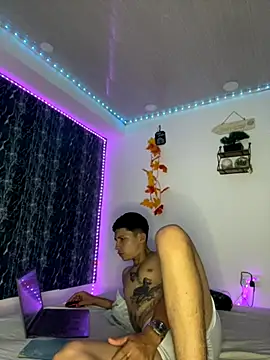 Alejandro BigCock22 online show from September 11, 3:49 am