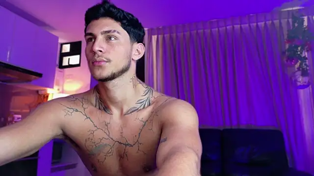 Snapshot of LeoCavalli_ chatting on October 10, 6:56 pm LeoCavalli  online show from October 10, 6:56 pm