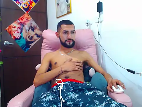 Snapshot of boybunnyerotic chatting on September 15, 11:17 pm boybunnyerotic online show from September 15, 11:17 pm