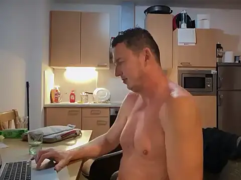 erik6980 online show from September 28, 6:06 pm