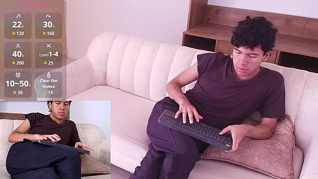 Snapshot of E_R_O_S_ chatting on September 23, 12:37 pm E R O S  online show from September 23, 12:37 pm
