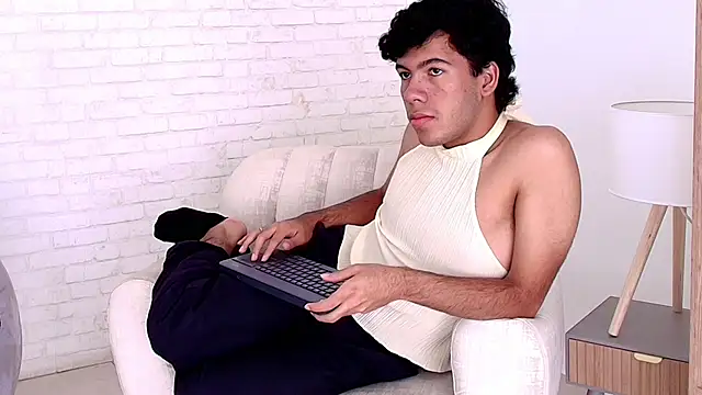 Snapshot of E_R_O_S_ chatting on September 30, 1:03 pm E R O S  online show from September 30, 1:03 pm
