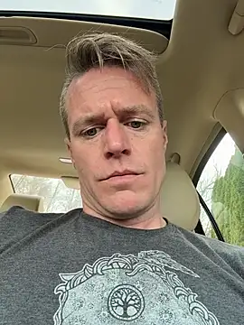 DILFiGuess11 online show from November 7, 8:23 pm