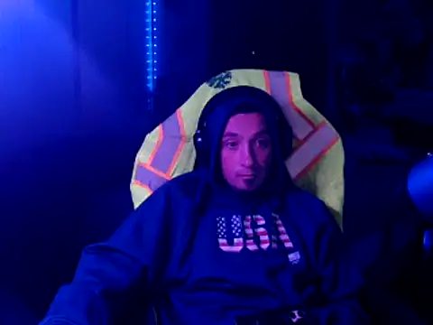 Snapshot of YoBlezz chatting on October 7, 8:40 am YoBlezz online show from October 7, 8:40 am