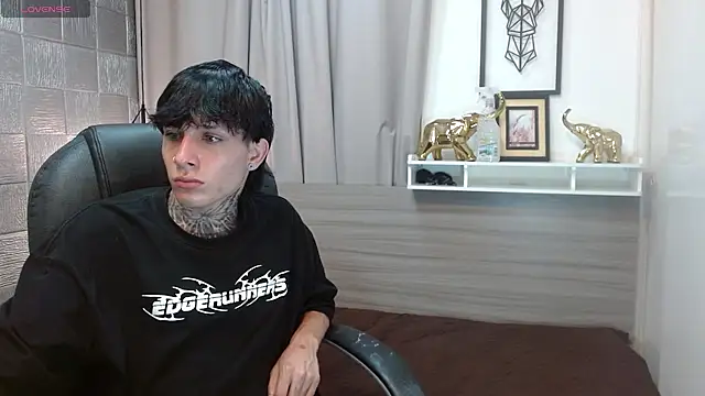 Iantwink18 online show from February 27, 2:13 am